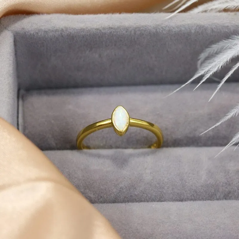 Charm Sparkling Opal Finger ( Adjustable ) Ring