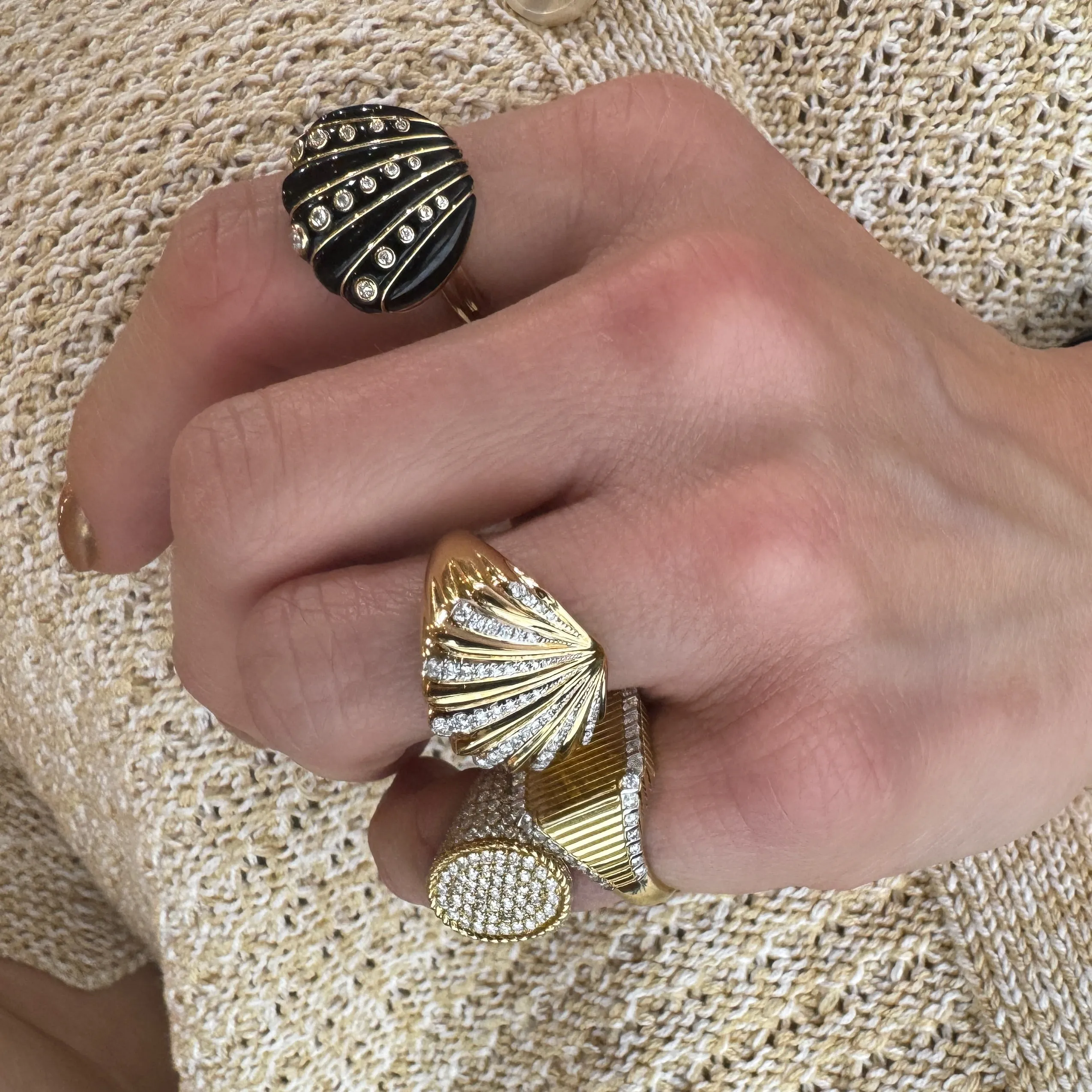 Diamond & Gold Seashell Signet Ring