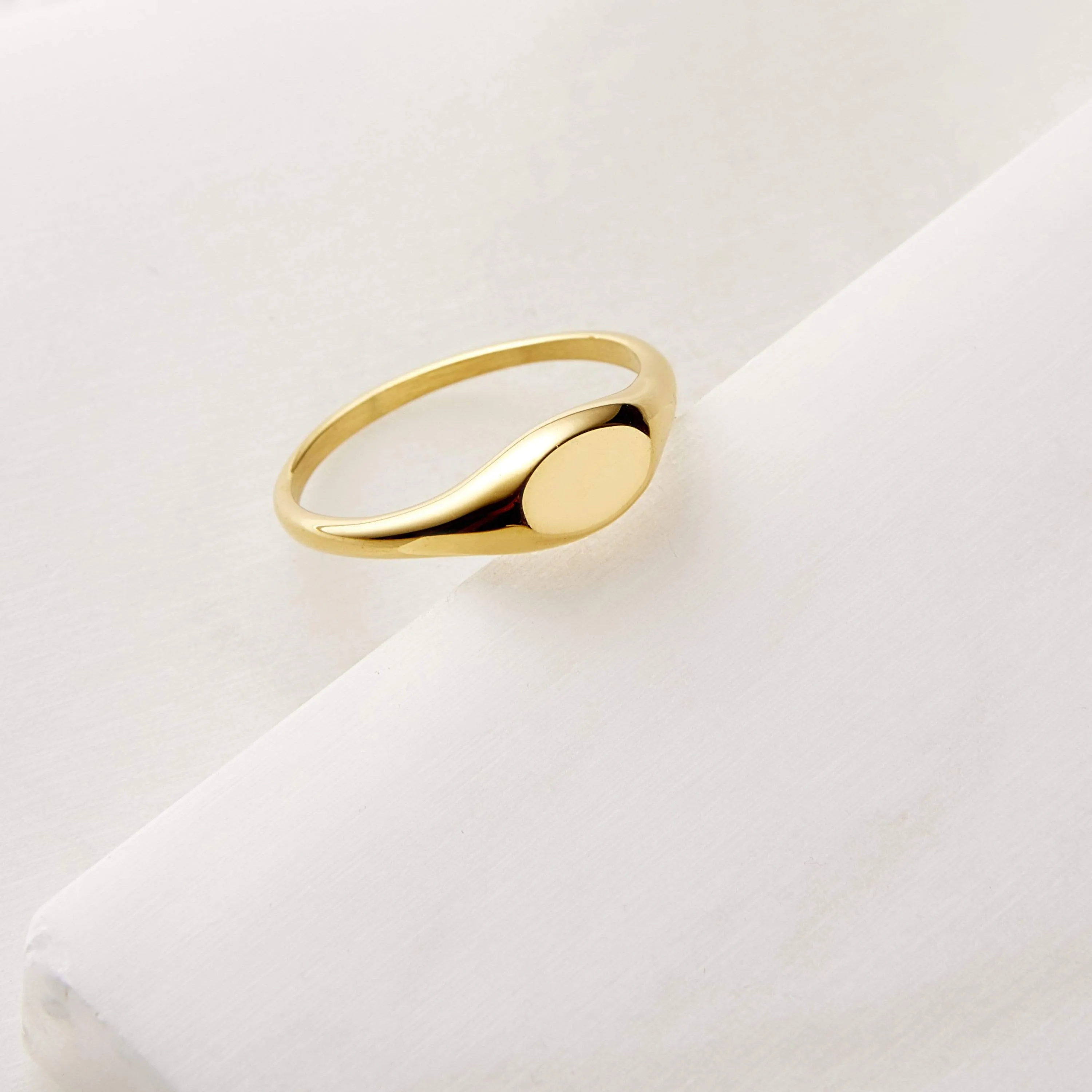 Essential Signet Ring