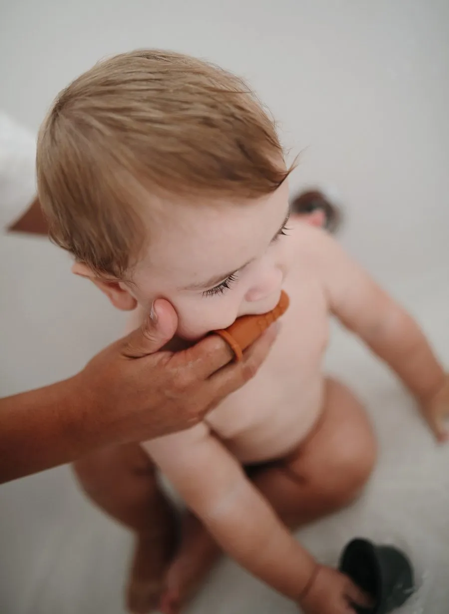 Finger Toothbrush (Shifting Sand/Blush)