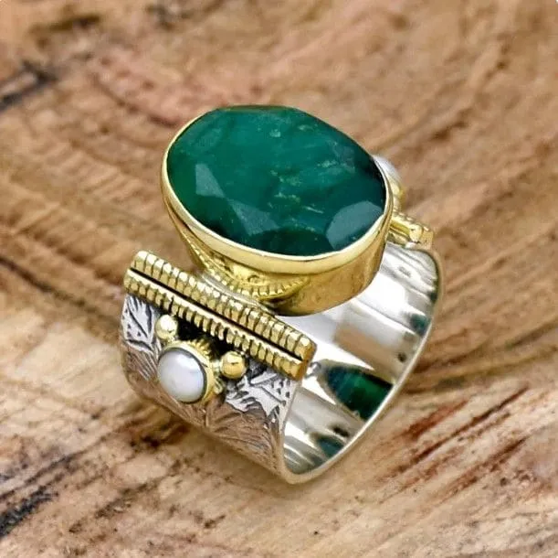 Indian Emerald & Pearl Ring, Emerald Ring, Wide Band Ring, Flower Textured Ring, Two Tone Ring, Statement Ring Fresh Water Pearl Ring