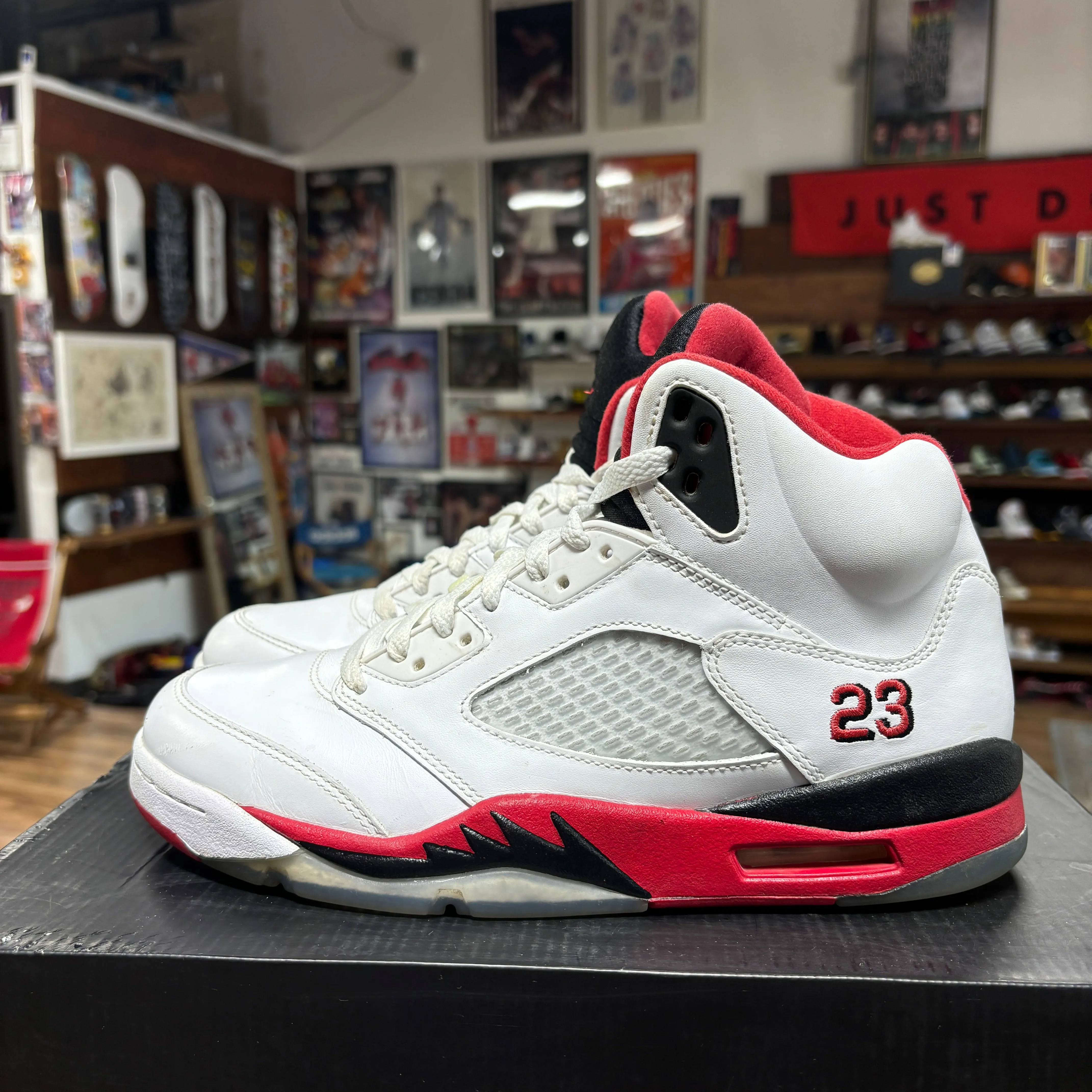 Jordan 5 'Fire Red Black Tongue' Size 8.5