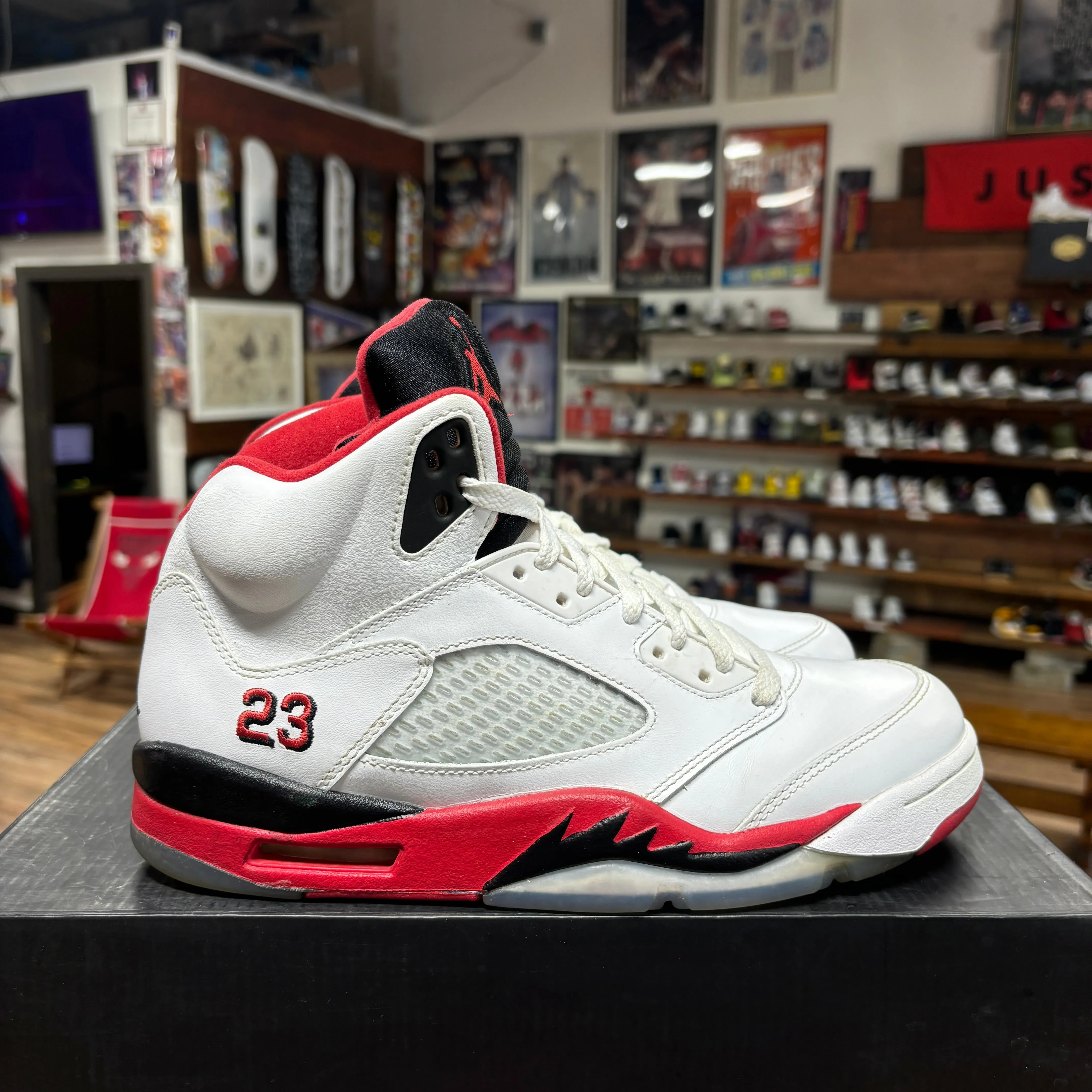 Jordan 5 'Fire Red Black Tongue' Size 8.5