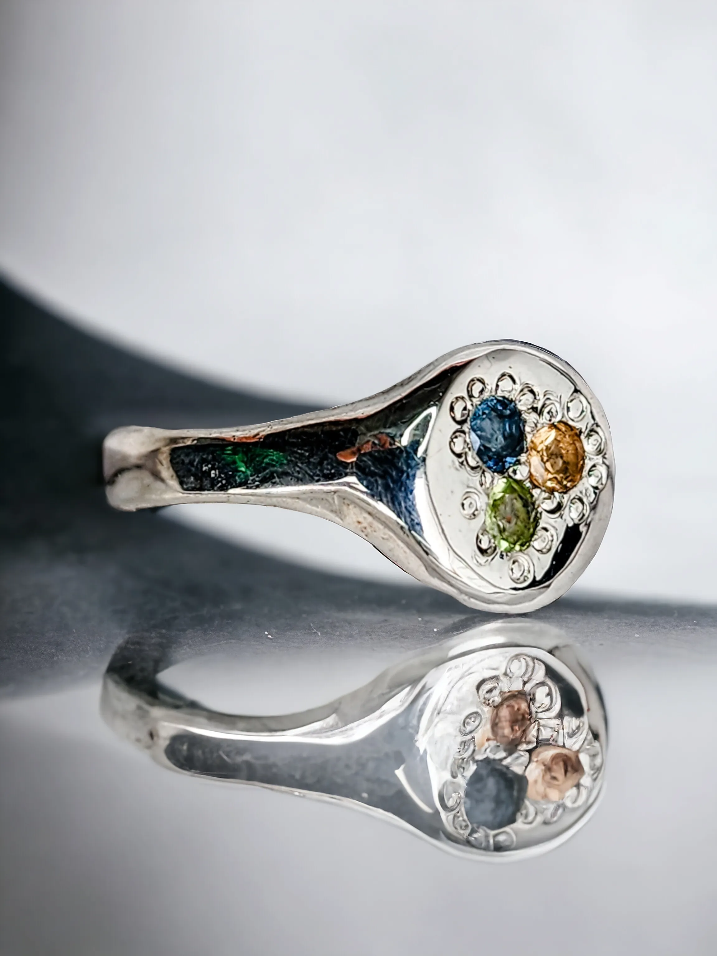 Kaleidoscopic Signet ring