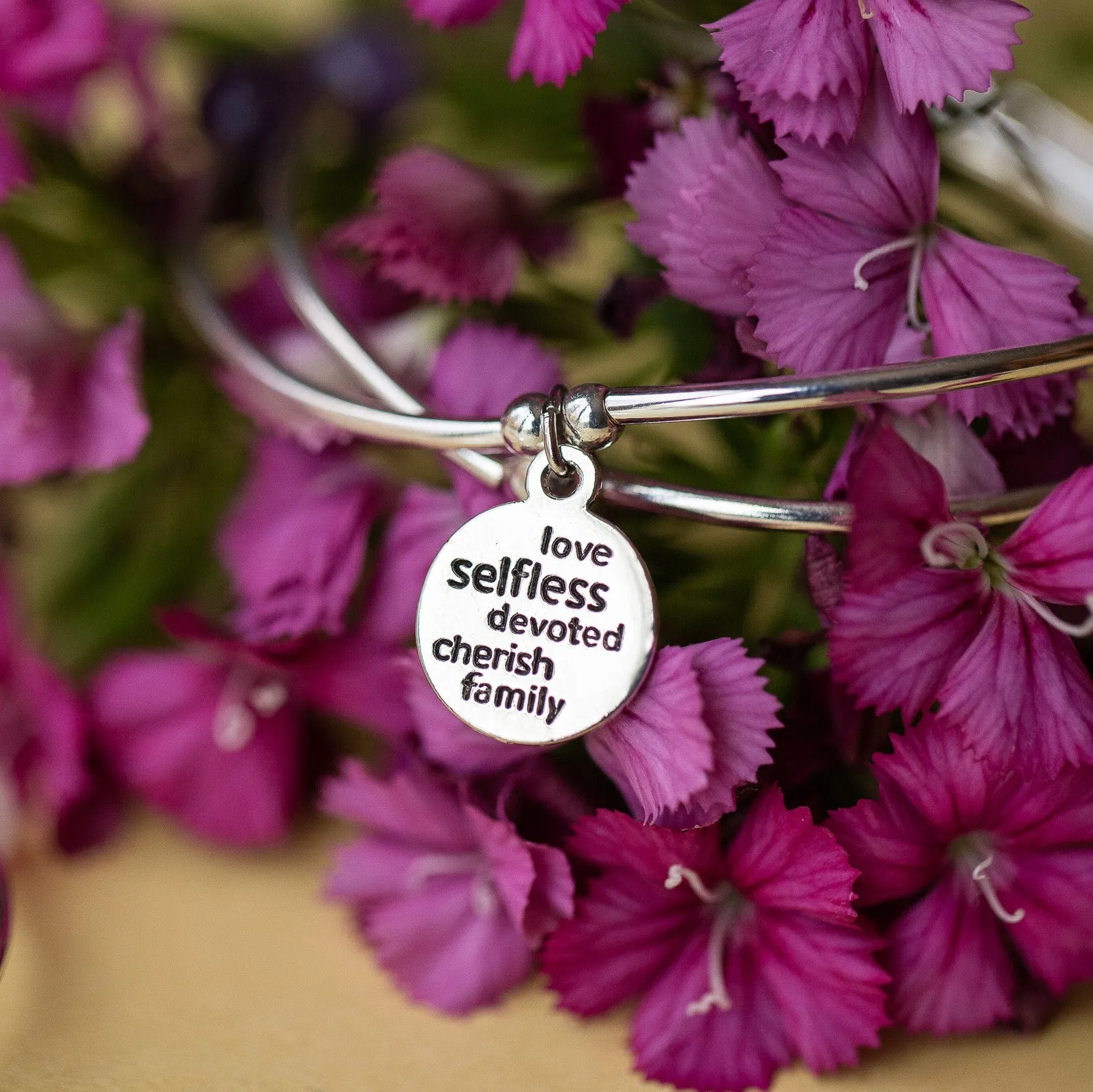 Mom | Soft Bangle Charm Bracelet | Onyx