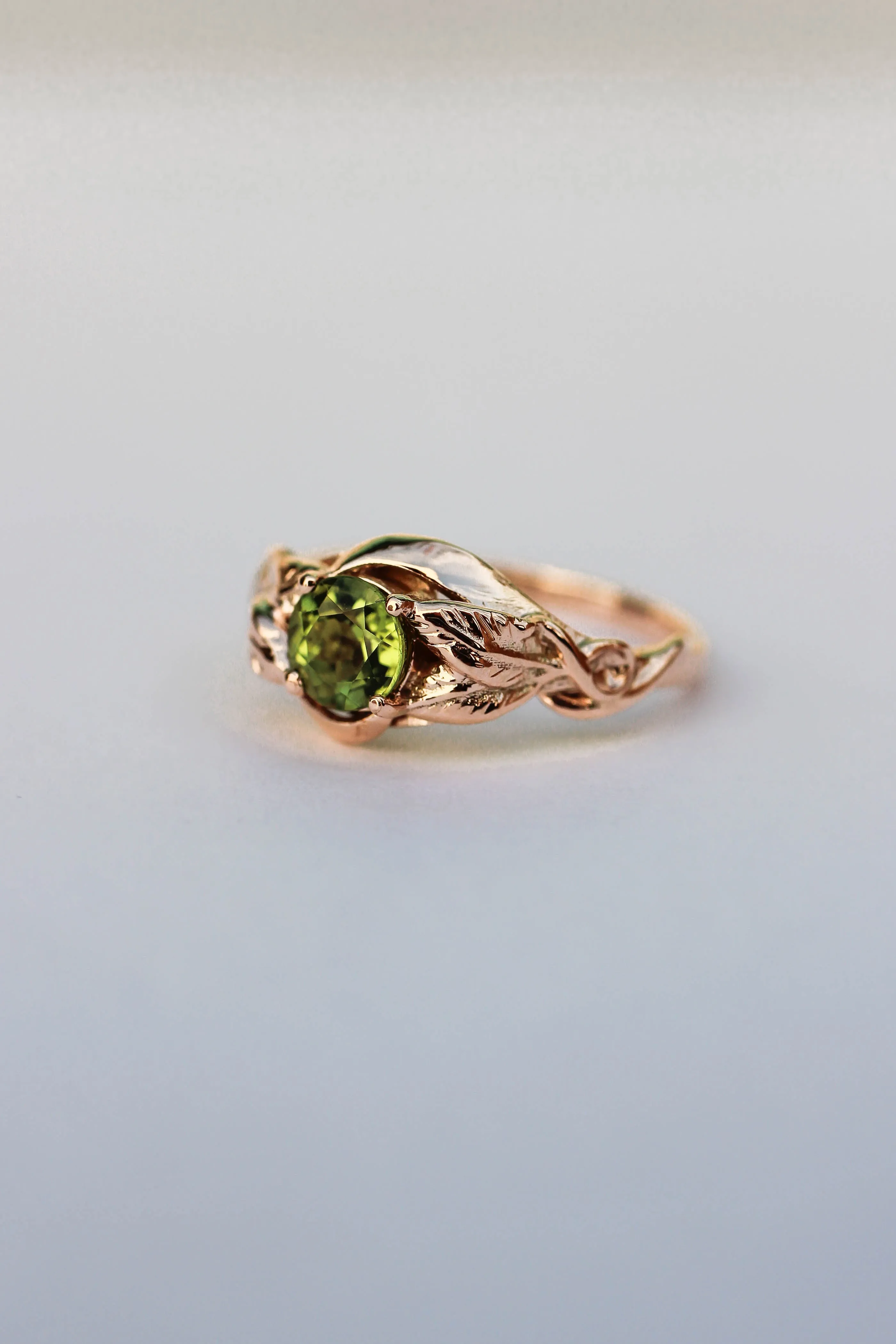 Peridot leaves engagement ring / Azalea