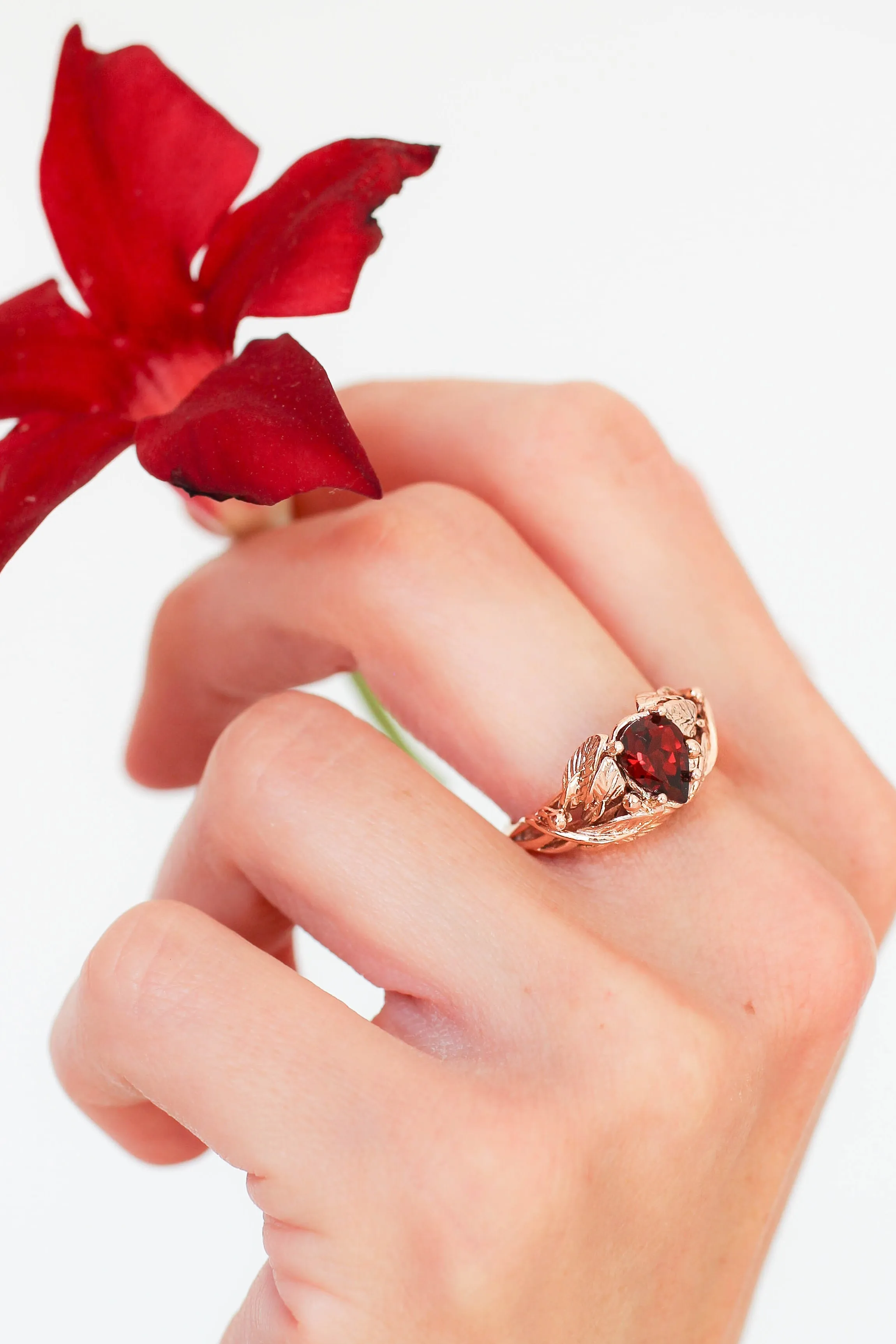 Red garnet engagement ring, leaves ring / Viola