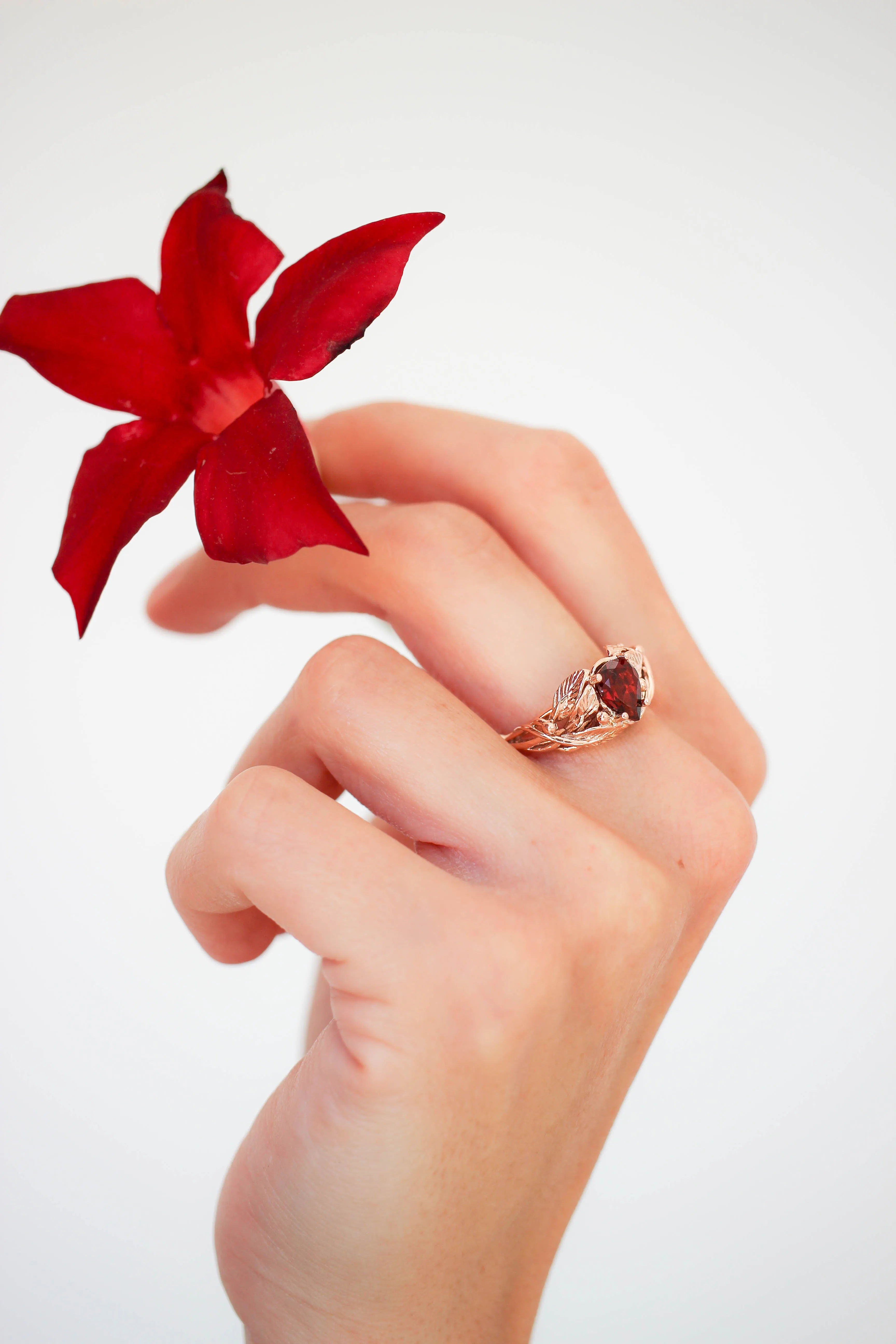 Red garnet engagement ring, leaves ring / Viola