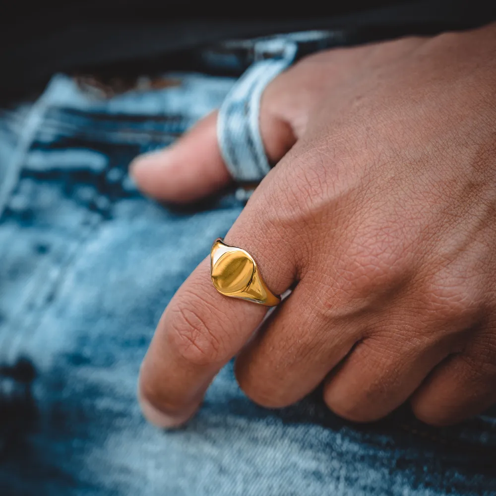 Smooth Signet Ring - Gold