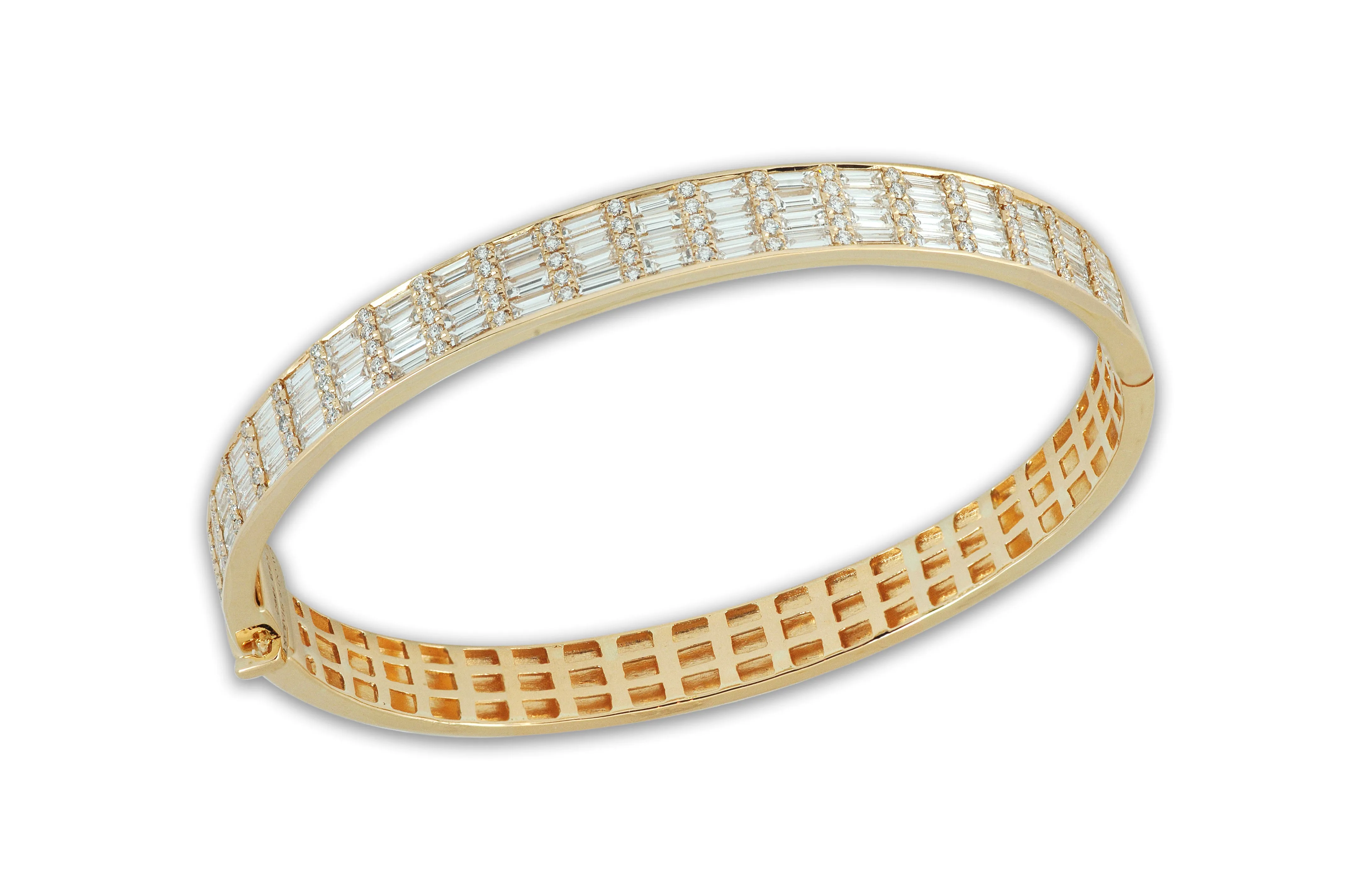 Twist Classic Diamond Cigar Bangle set in Yellow Gold