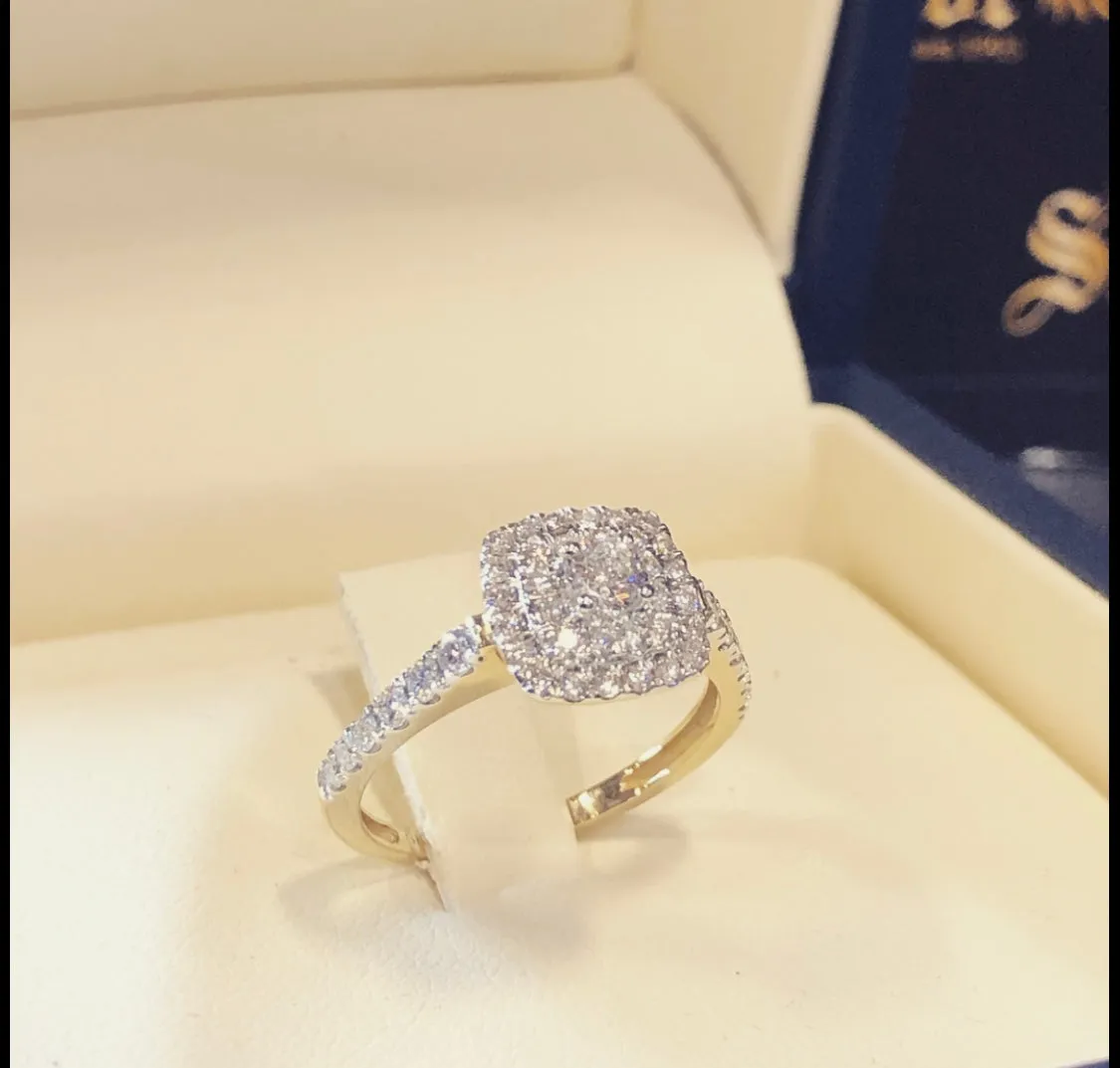 Victoria diamond engagement ring DER035